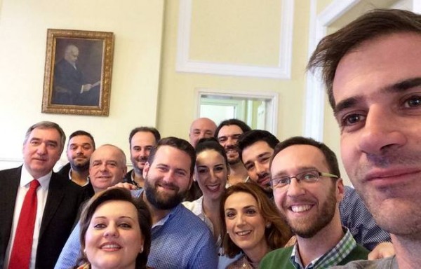 Γιόρτασε τα γενέθλιά του και έμαθε να βγάζει selfie