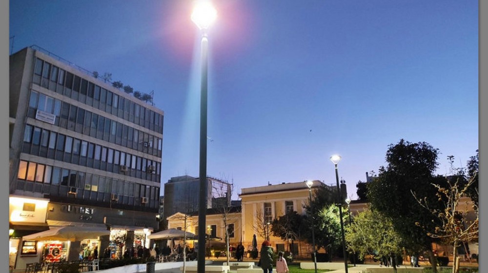 ΧΑΛΚΙΔΑ - ΔΙΚΑΣΤΗΡΙΑ: Κολλάνε όλοι στον πεζόδρομο