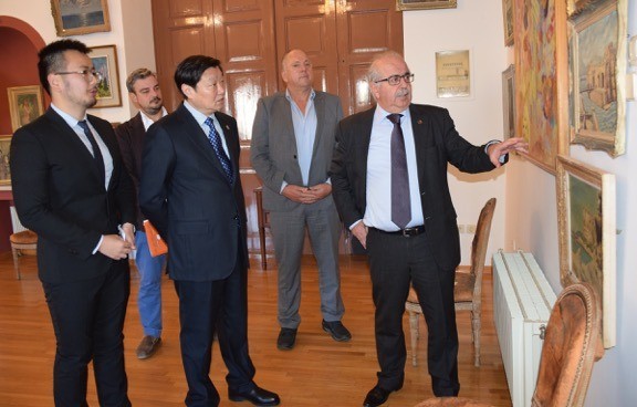 Ήρθαν οι Κινέζοι στη Χαλκίδα και συναντήθηκαν με τον Δήμαρχο