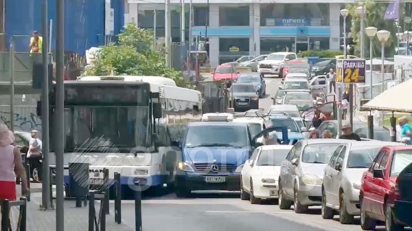 ΧΑΛΚΙΔΑ: Φράκαρε λεωφορείο στην αρχή της Νεοφύτου