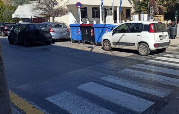 ΧΑΛΚΙΔΑ: Σωρεία παράνομων σταθμεύσεων στο κέντρο της Χαλκίδας