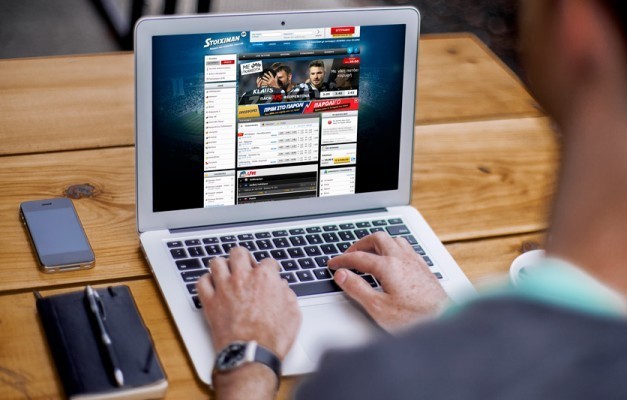 Παρίστανε τον ...γκουρού του στοιχήματος 19χρονος από την Εύβοια