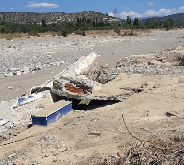ΓΗΠΕΔΟ ΦΥΛΛΩΝ: Η φονική θεομηνία ...εξαφάνισε τα αποδυτήρια (VIDEO)
