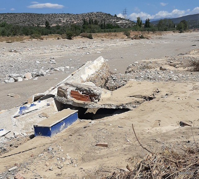 ΓΗΠΕΔΟ ΦΥΛΛΩΝ: Η φονική θεομηνία ...εξαφάνισε τα αποδυτήρια (VIDEO)