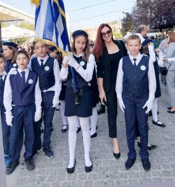 ΧΑΛΚΙΔΑ: Ψηλή και εντυπωσιακή η γυμνάστρια του 2ου Δημοτικού Σχολείου