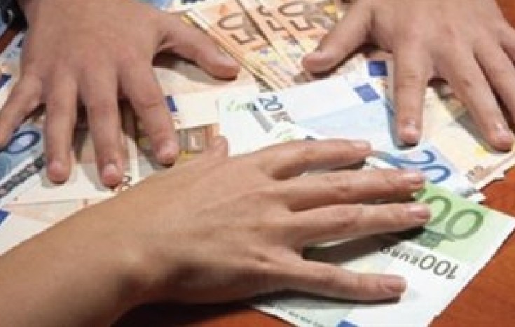 Βάζουν χέρι στις αδρανείς καταθέσεις