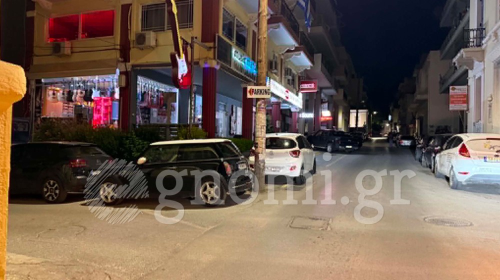 ΧΑΛΚΙΔΑ: Παρκαρισμένα ΙΧ παρεμποδίζουν την κυκλοφορία