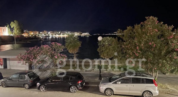 ΠΛΑΖ ΣΟΥΒΑΛΑ ΧΑΛΚΙΔΑ: Σκοτάδι στο πεζοδρόμιο