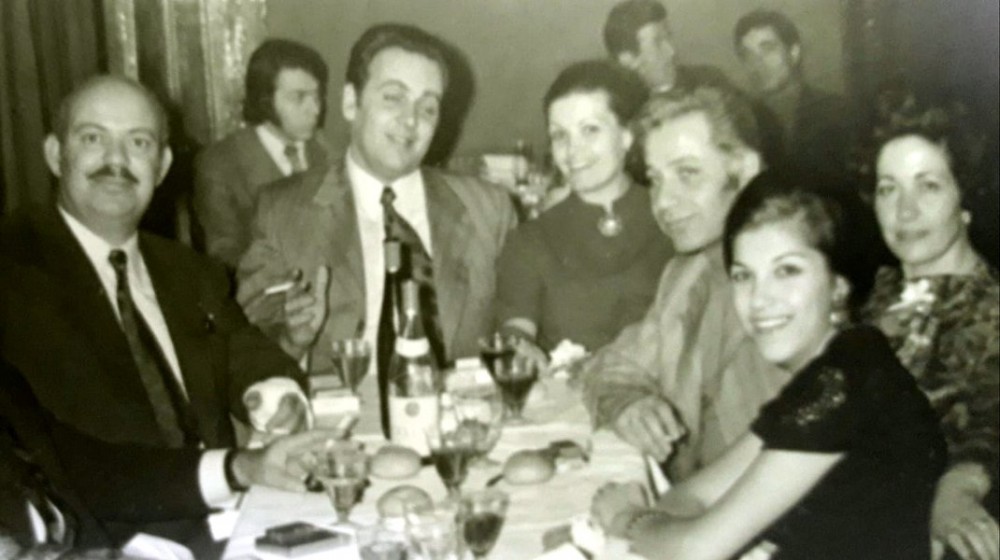 ΡΕΤΡΟ: Γνωστή παρέα Αρτακιανών διασκεδάζει στις αρχές της δεκαετίας του 1970