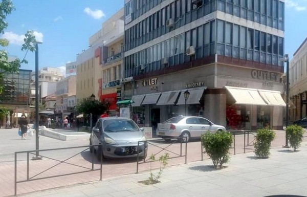 Πλήρης ασυδοσία από τους οδηγούς στο κέντρο της Χαλκίδας