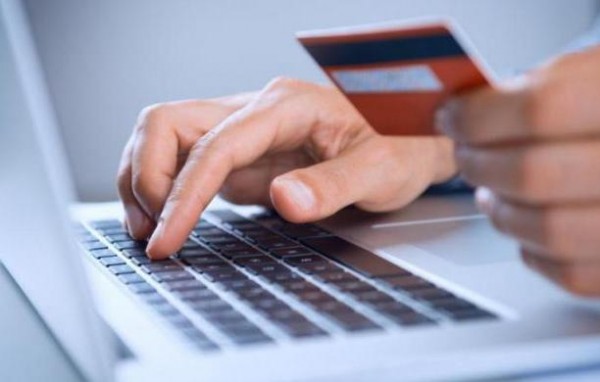 Απάτη με υπολογιστή από 26χρονο και 34χρονη, που έκλεψαν τραπεζική κάρτα αναλήψεως