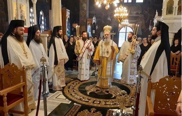 ΑΡΤΑΚΗ: Ο Μητροπολίτης ευχήθηκε στον εορτάζοντα αρχιμανδρίτη Μεθόδιο Φουντούλη