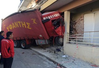 Νταλίκα μπούκαρε στο σαλόνι