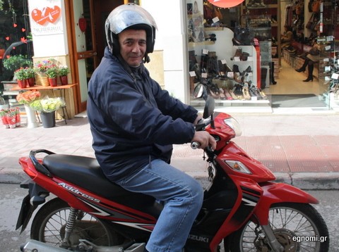 Τον τρώνε οι δρόμοι