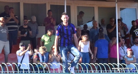 Φίλαθλοι της Χαλκίδας συγκέντρωσαν χρήματα στο γήπεδο και τα έδωσαν στους ποδοσφαιριστές