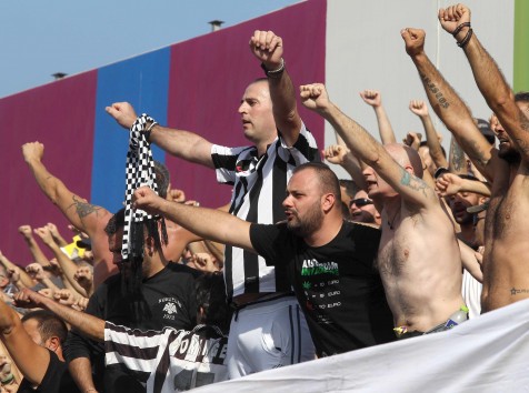 Ευρηματικό σύνθημα από τους οπαδούς του ΠΑΟΚ