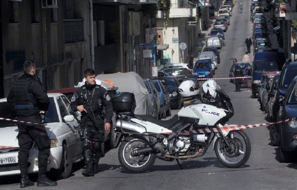 ΑΓΡΙΝΙΟ: Ανήλικος απειλούσε να πετάξει ένα βρέφος 10 μηνών από το μπαλκόνι