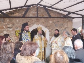 Πολύς κόσμος στο πανηγύρι στην ιερή μονή των Ερίων στους Καθενούς