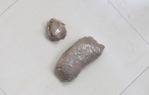 Πήγε να πετάξει στη φυλακή ηρωίνη σε ...συσκευασία (φωτό)