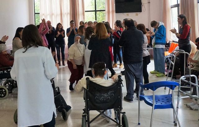 Στιγμές χαράς για τρόφιμους του Γηροκομείου Χαλκίδας και του Θεραπευτήριου Χρονίων Παθήσεων Αυλίδας