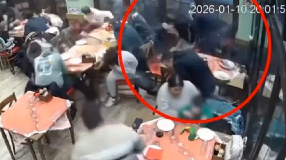 Αλεξανδρούπολη: Η στιγμή που ανεμοστρόβιλος σαρώνει εστιατόριο (VIDEO)