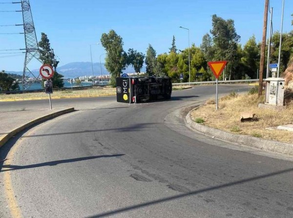 ΧΑΛΚΙΔΑ ΥΨΗΛΗ ΓΕΦΥΡΑ: Ατύχημα με φορτηγό στον κόμβο
