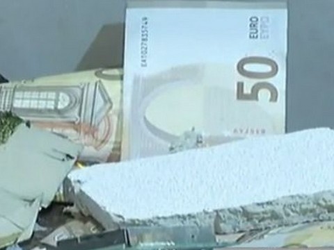 Ανατίναξαν ΑΤΜ και γέμισε ο δρόμος χαρτονομίσματα
