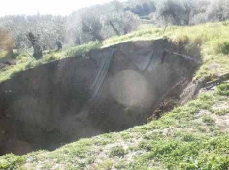 Αυτό είναι που λέμε θα ανοίξει η γη να μας καταπιει!