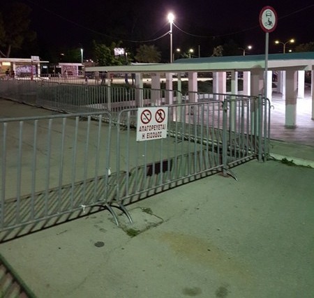 Υπάλληλος κλείδωσε γήπεδο γεμάτο κόσμο επειδή τέλειωσε το ωράριό του