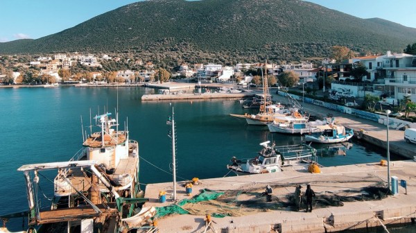 Εισροή υδάτων σε αλιευτικό σκάφος στον Αλμυροπόταμο - Άμεση επέμβαση Λιμενικού και Πυροσβεστικής