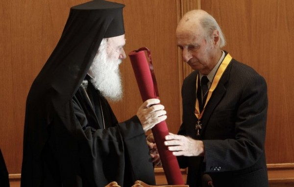 Ο Αρχιεπίσκοπος Ιερώνυμος τίμησε με τον Σταυρό του Αποστόλου Παύλου το Νίκο Δ. Τριανταφυλλόπουλο