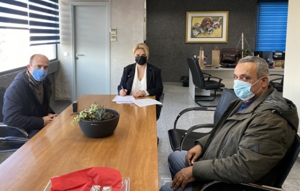 ΔΗΜΟΣ ΧΑΛΚΙΔΕΩΝ: Επίστρωση δρόμων με ραβδωτό δάπεδο