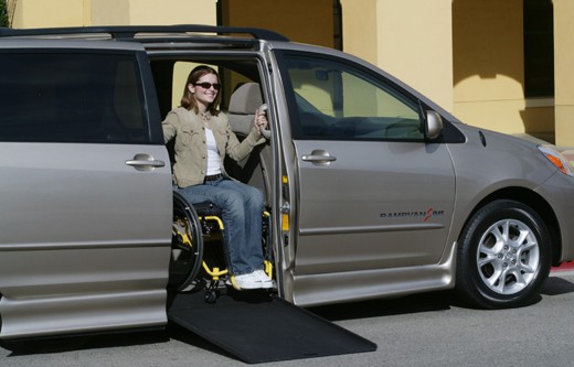 Καθυστερεί αδικαιολόγητα ο εκτελωνισμός αναπηρικών αυτοκινήτων