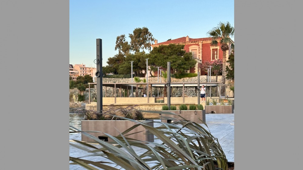 Ριξαμε ...κλεφτές ματιές στο νέο Stavento στη Χαλκίδα