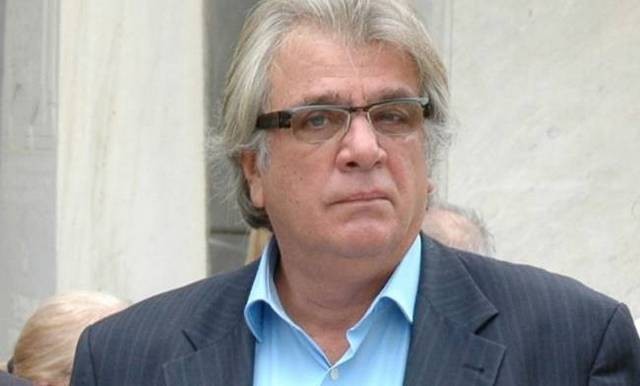 Χειροπέδες στον Στηβ Κακέτση