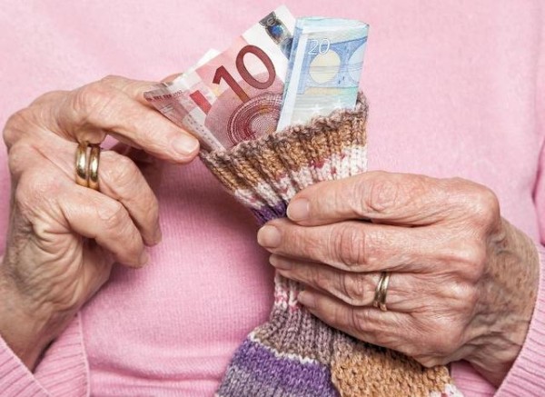 Άρπαξε από ηλικιωμένη 3.000 ευρώ με πρόσχημα ότι θα κάνει απολύμανση στο σπίτι