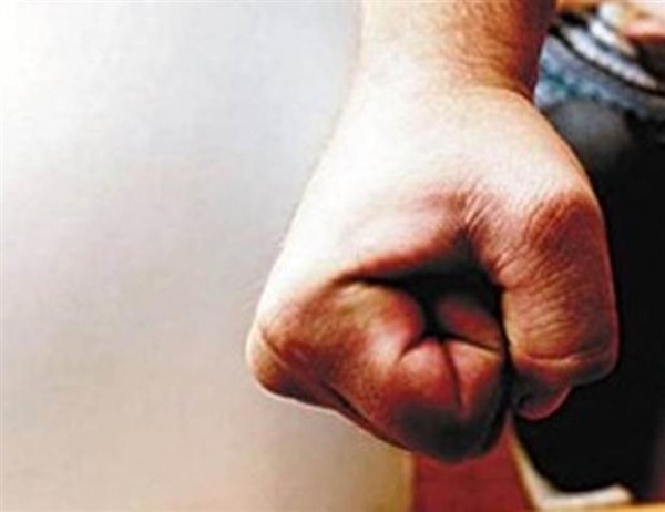 Ζήτησε απόδειξη και άρπαξε μπουνιές!