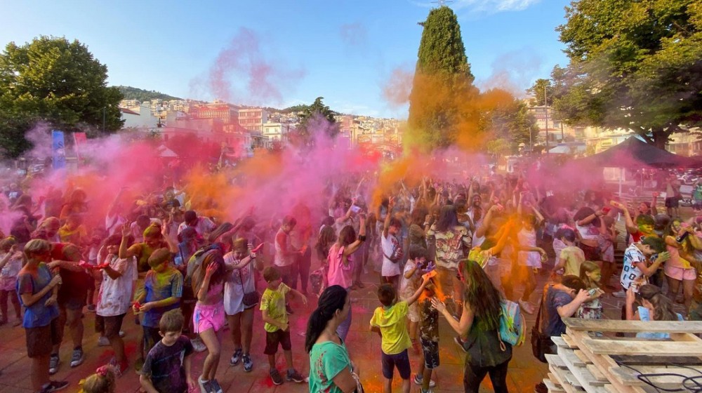 Έρχεται στη Χαλκίδα το Φεστιβάλ Χρωμάτων με ρίψεις χρωματιστής πούδρας