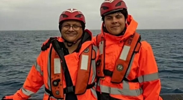 ΥΠΟΒΡΥΧΙΟ ΤΙΤΑΝ: Η τελευταία φωτό του Πακιστανού δισεκατομμυριούχου με τον γιο του λίγα λεπτά πριν τη μοιραία έκρηξη