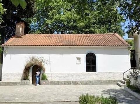 ΘΕΟΛΟΓΟΣ: Παράκληση και ευχέλαιο στο παρεκκλήσι της Παναγίας
