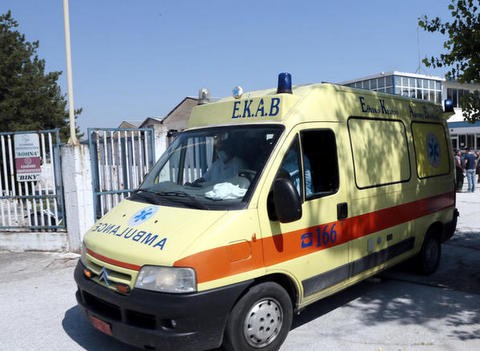 Σε σοβαρή κατάσταση 18χρονος που έπεσε από μπαλκόνι