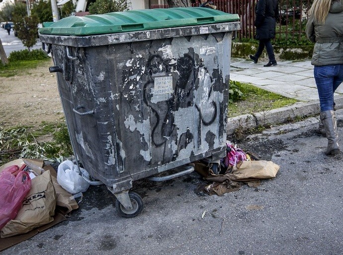 Η κόρη έπνιξε το μωρό και η μητέρα της το πέταξε στα σκουπίδια