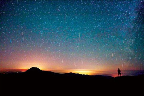 Πεφταστέρια της άνοιξης το βράδυ του Σαββάτου