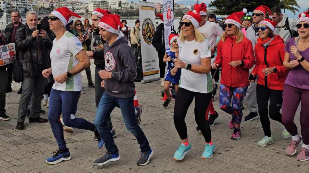 ΧΑΛΚΙΔΑ: Έτρεξαν και γέμισαν δώρα τον σάκο του Άγιου Βασίλη (VIDEO)