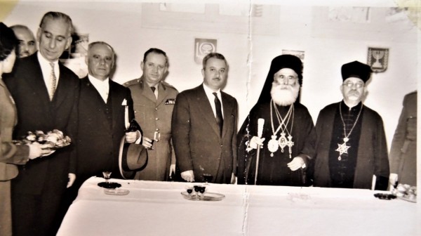 ΡΕΤΡΟ: Ιστορική φωτογραφία από δεξίωση της Εβραϊκής Κοινότητας Χαλκίδας πριν από 75 χρόνια