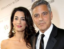 Το ...δωράκι του Τζορτζ Κλούνει στη γυναίκα του!