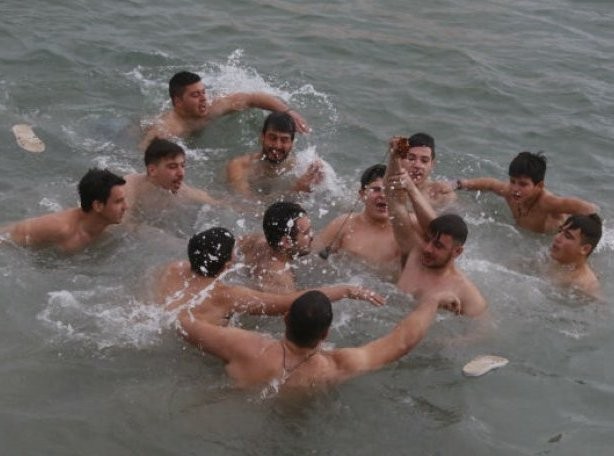 ΛΙΜΕΝΑΡΧΕΙΟ ΚΥΜΗΣ: Με ταυτότητα και χαρτί γιατρού θα βουτήξουν για το σταυρό οι κολυμβητές στα Θεοφάνεια