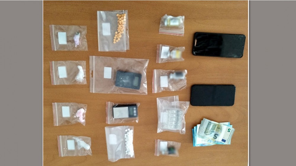 ΛΑΜΙΑ: Συνελήφθη άτομο με κοκαΐνη και αναβολικά σκευάσματα (φωτό)
