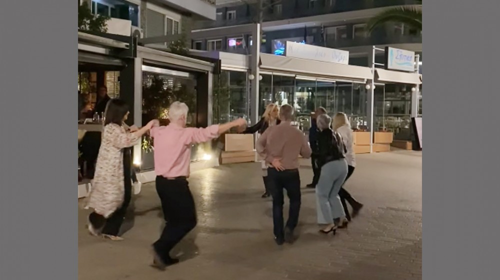 ΧΑΛΚΙΔΑ: Έστησαν χορό στην παραλία (VIDEO)