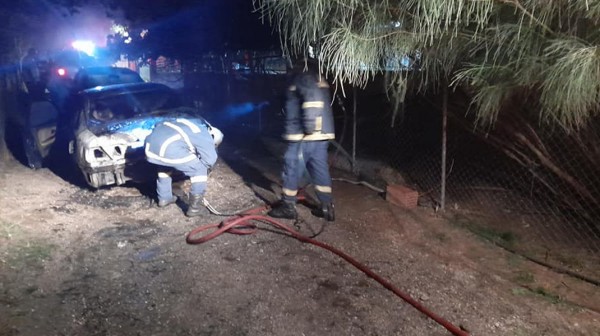 ΠΛΑΚΑΚΙΑ-ΕΡΕΤΡΙΑ: Κάηκαν ολοσχερώς δύο ΙΧ